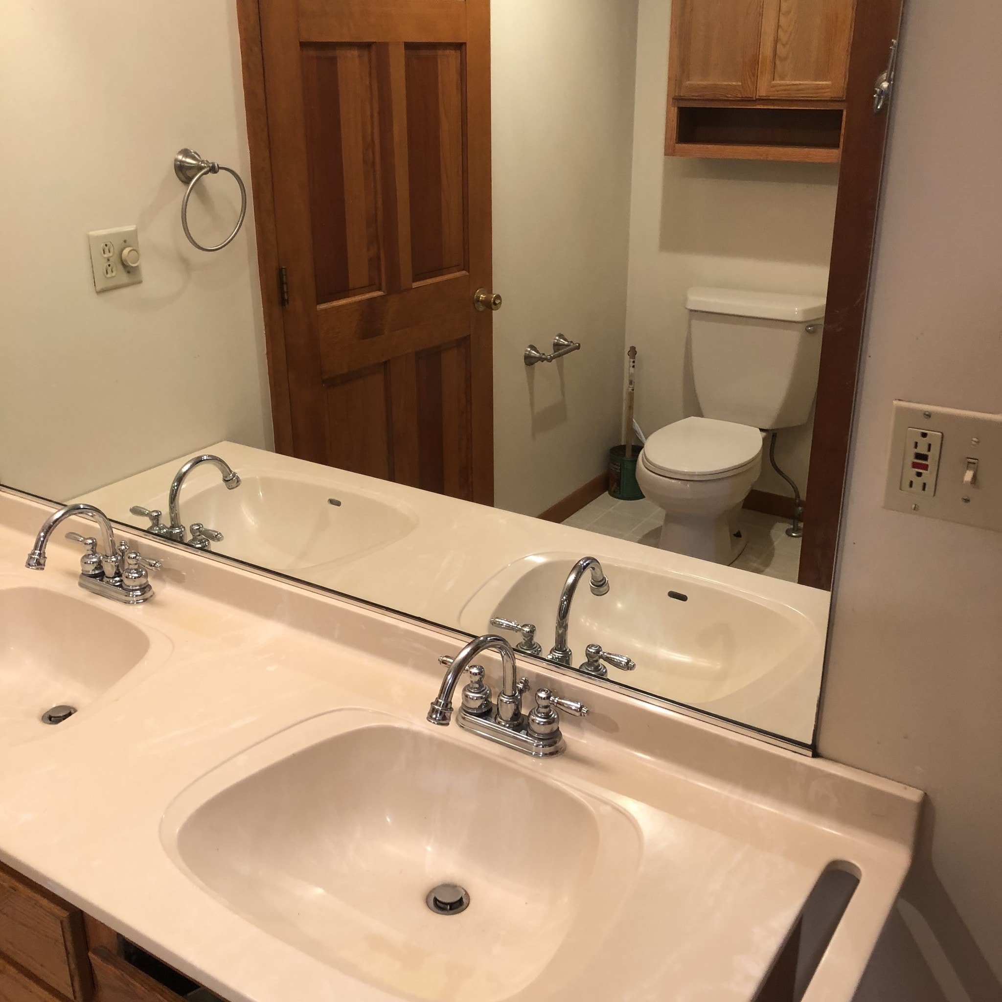 Building Photo - 144 Seeley St