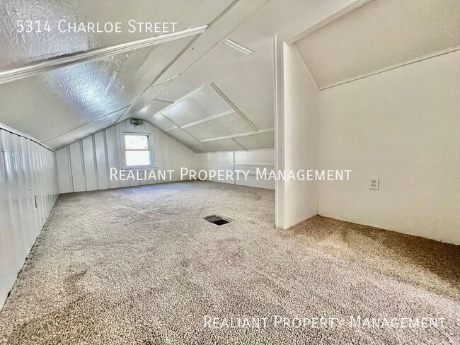 Building Photo - 5314 Charloe St