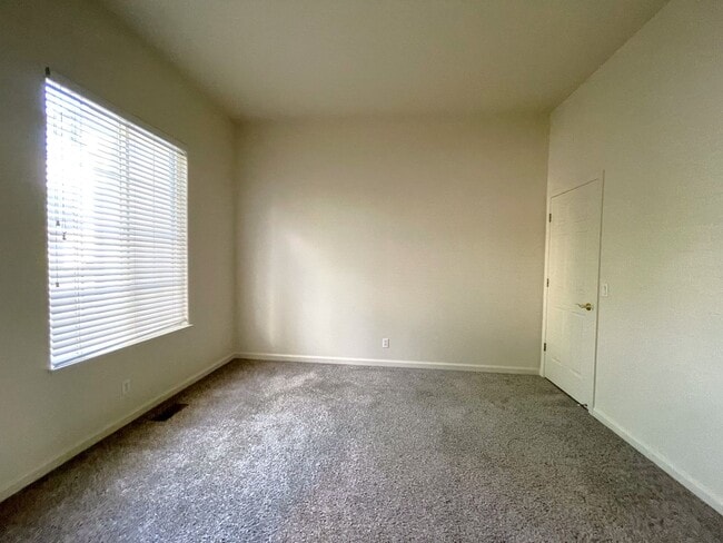 Building Photo - Gorgeous Caughlin Ranch Home