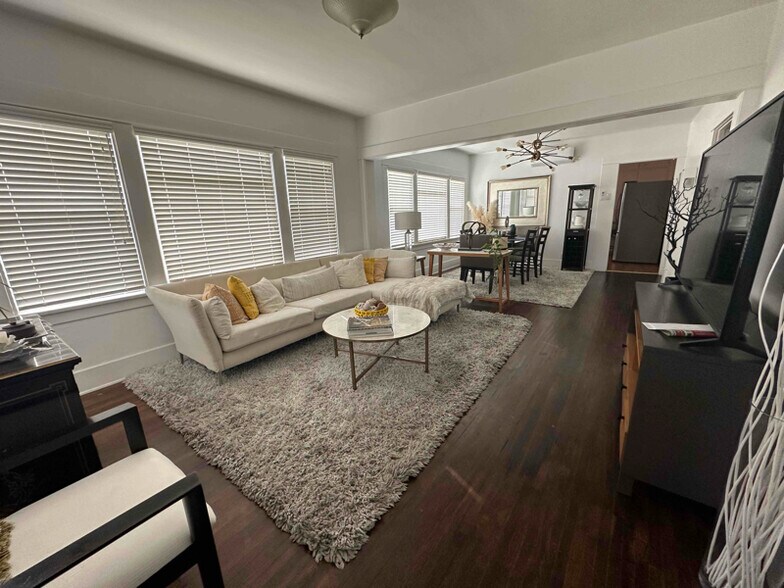 Building Photo - 867 W 9th St