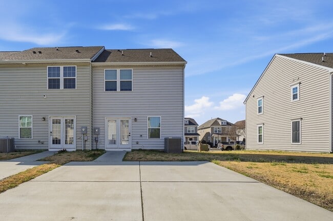 Building Photo - 266 Foxglove Dr