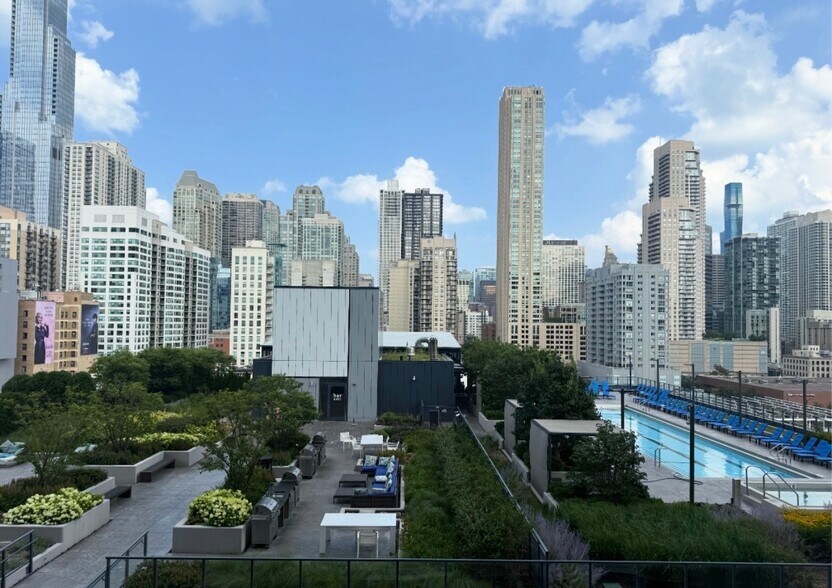 Building Photo - 600 N Wells St