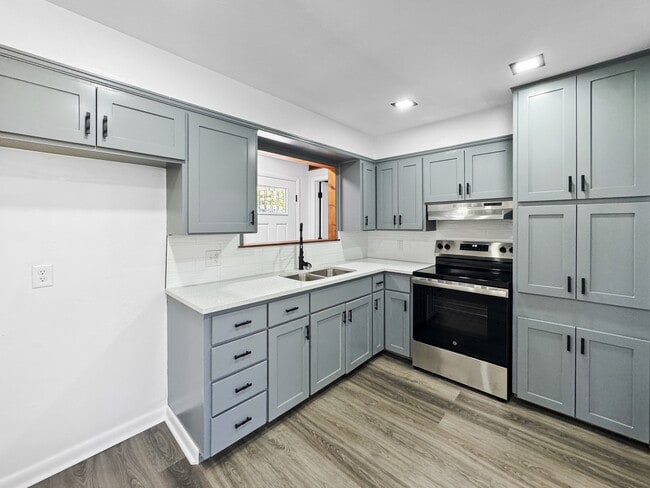 Building Photo - 513 Manor Dr