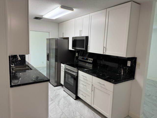 Building Photo - 6904 Doral