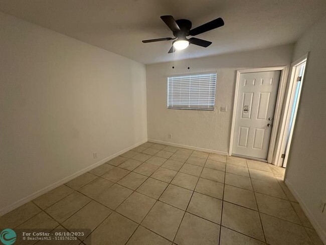 Building Photo - 3791 Riverside Dr
