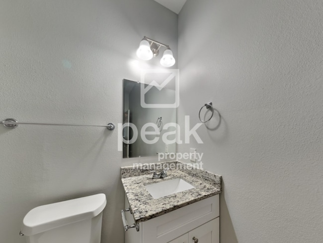Building Photo - Fort Worth Duplex NOW LEASING for a July M...
