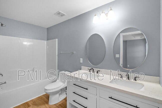 Building Photo - 9707 Mallard Glen Dr
