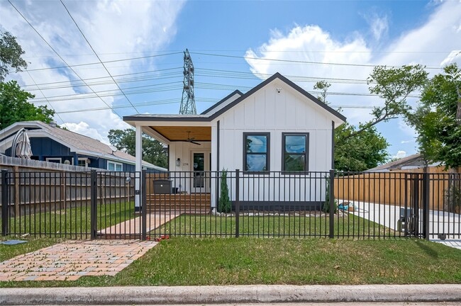 Primary Photo - 2714 Hardy St