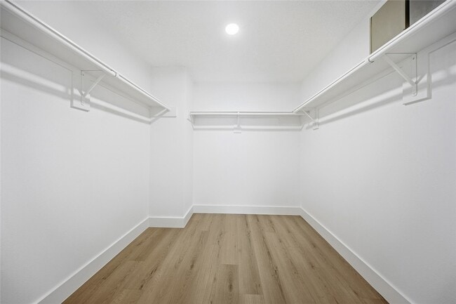 Building Photo - 1135 Eden Park Ln