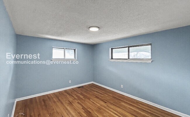 Building Photo - 18 Inglenook Dr