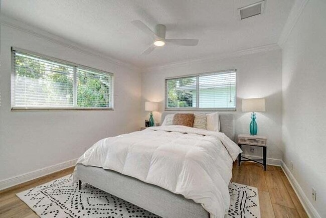 Building Photo - 45 SE 7th Ave