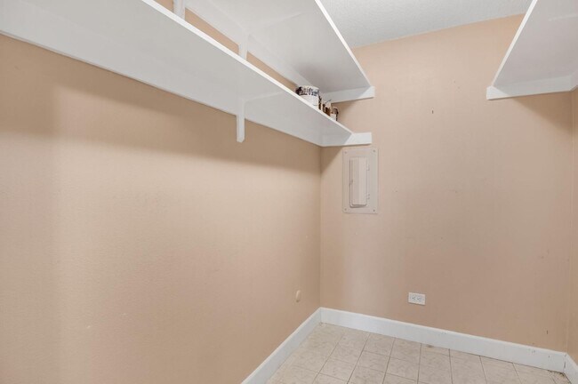 Building Photo - 650 S Clinton St