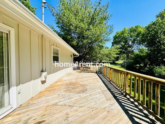 Building Photo - Like New, Ranch Style Home in Raytown - Wood Floors, Finished Basement, Fenced Yard!
