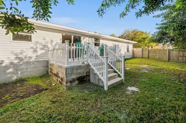 Building Photo - 2715 Lee St