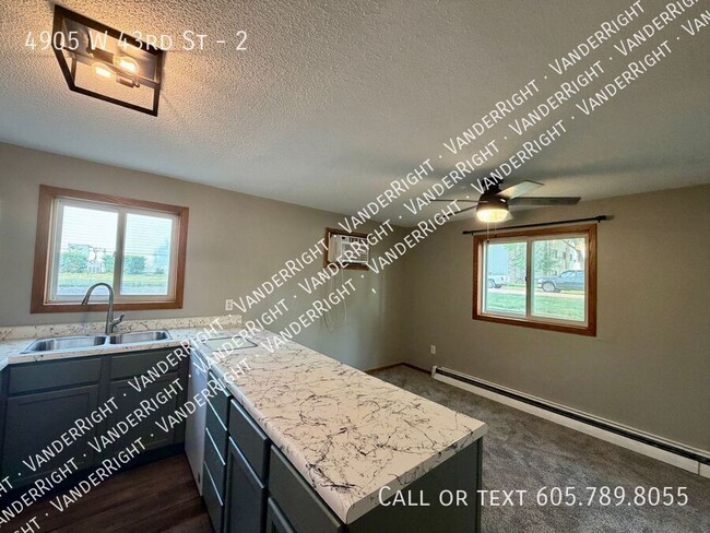 Building Photo - 4905 W 43rd St