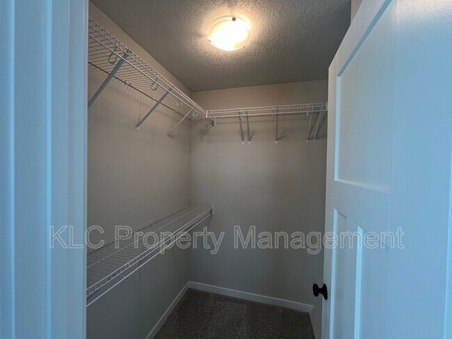 Building Photo - 601 Hart Ln