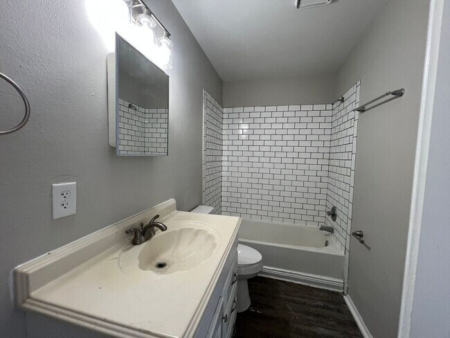 Building Photo - 163 Ave A SE