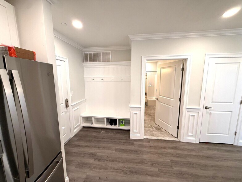 Building Photo - 320 Middlesex Ave