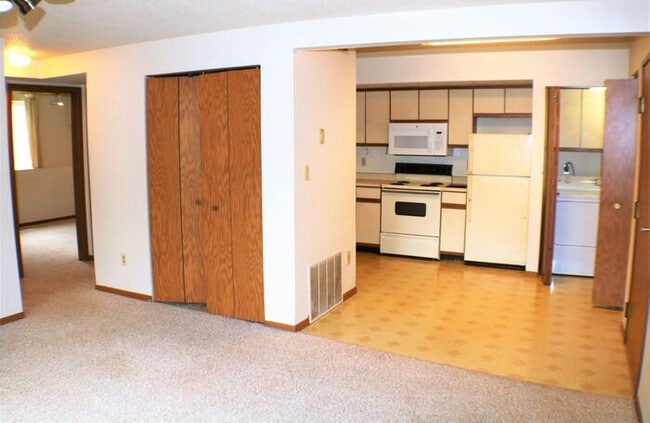 Building Photo - $1,125 | 2 Bedroom, 1 Bathroom Condo | Pet Friendly* | Available for August 1st, 2026 Move In!