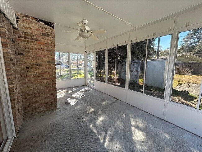 Building Photo - 5359 Emmett Dr