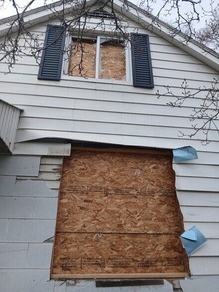Building Photo - 912 Waldman Ave