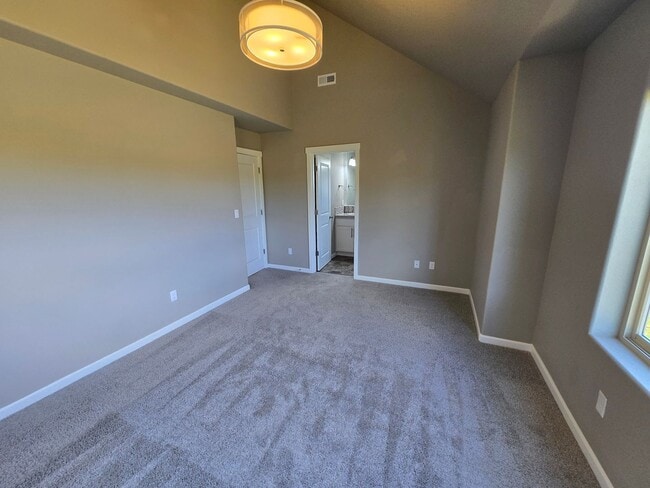 Building Photo - Terrific Orenco Station area 4 BR, 3.5 BA ...