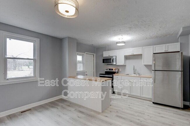Primary Photo - 4909 Edgemere Ave