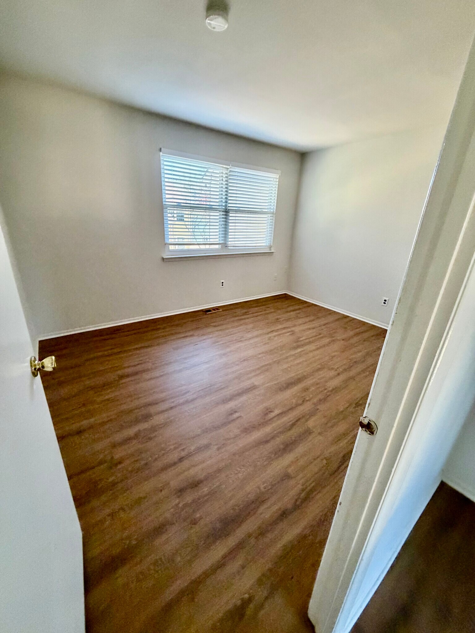 Guest room - 202 Shady Ln