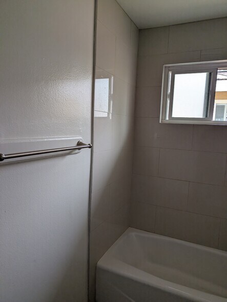 Bathroom - 4435 Bonnie Brae St
