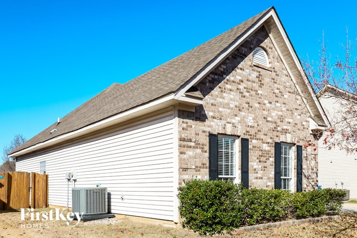 Building Photo - 600 Bentmoor Dr