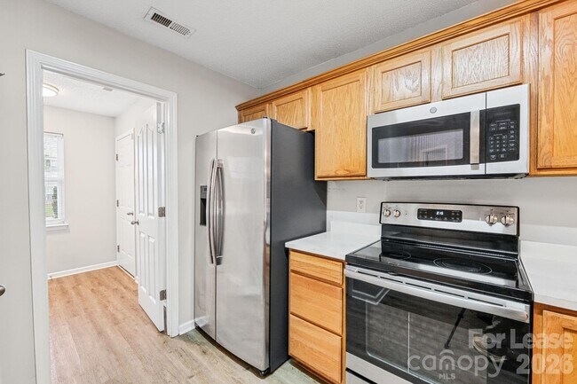 Building Photo - 145 English Hills Dr