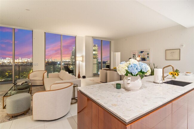 Building Photo - 2678 Tigertail Ave