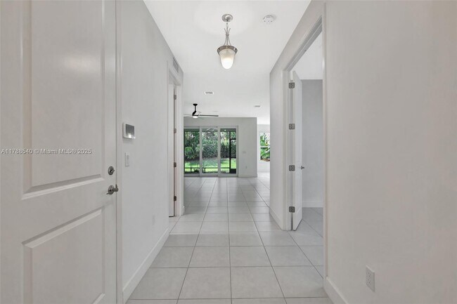Building Photo - 12756 SW Clear Water Way