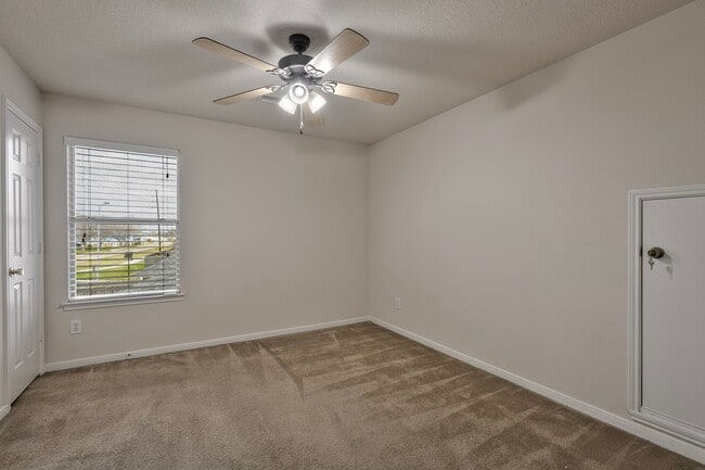 Building Photo - 2107 Auburn Vale St