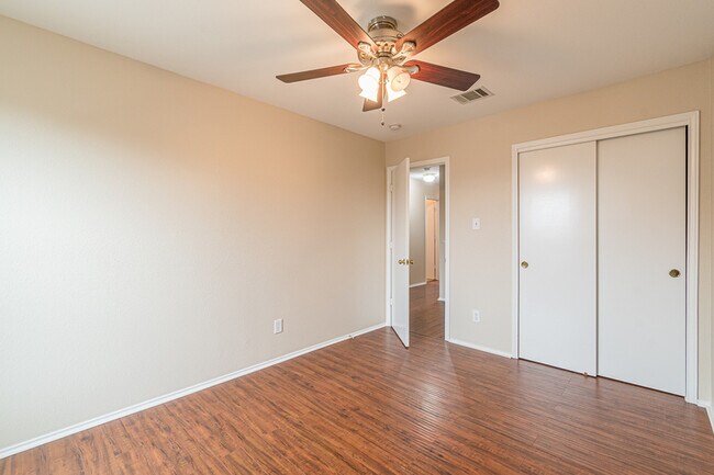 Building Photo - 137 Weeping Way