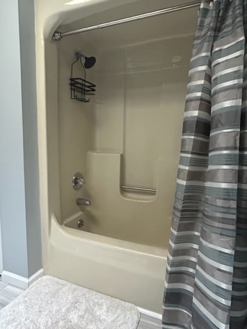 bathroom 1 - 2130 Hammond Pl E