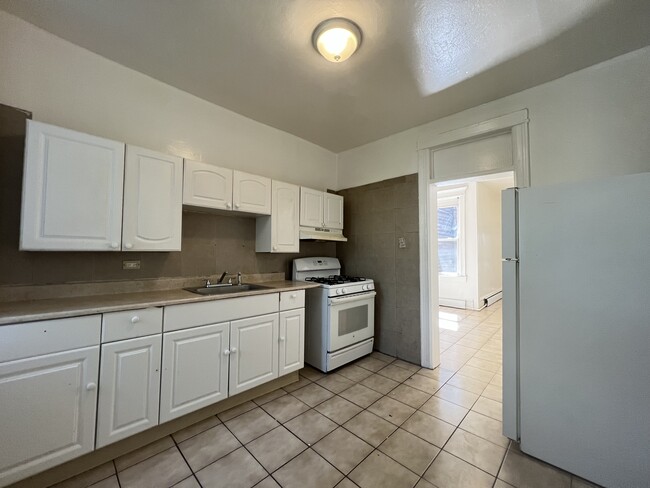 Unit 2R - 38 Bartholdi Ave