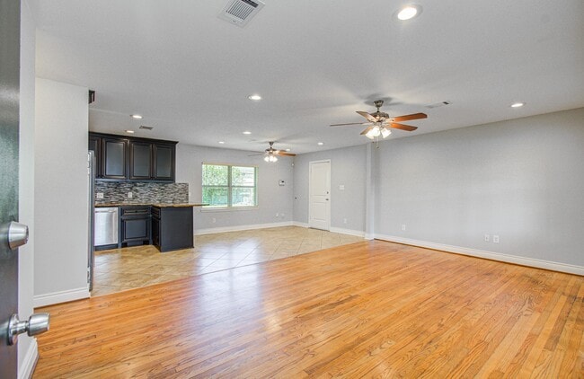 Building Photo - 1417 Longhorn Dr