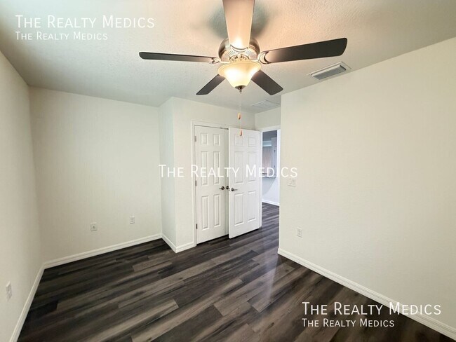 Building Photo - 26 Maple Ln