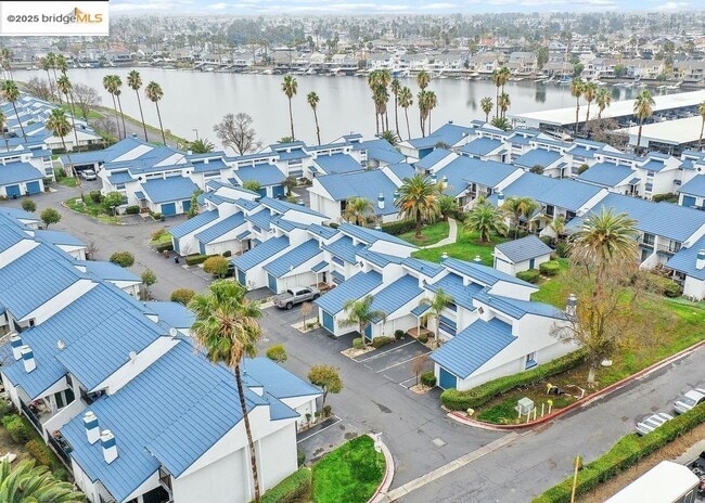 Building Photo - 5854 Yawl St