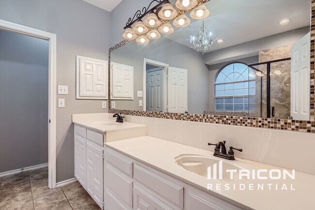 Building Photo - 6516 Ashwood Dr