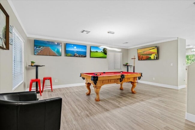 Building Photo - 2735 Peekskill Ave