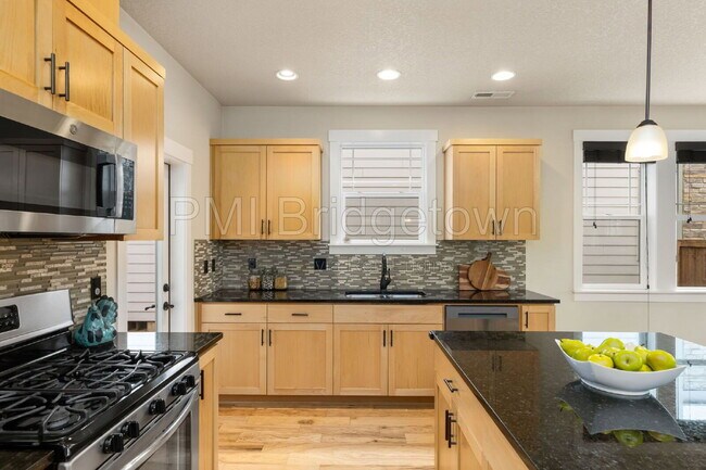 Building Photo - 14780 NW Hydrangea Ct