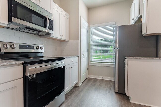 Building Photo - 711 N Honey Locust Bnd