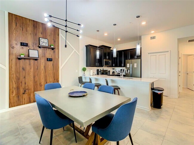 Building Photo - 9331 Sommerset Hills Dr