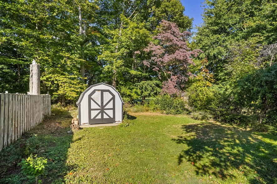 Building Photo - 5758 Beech Dr