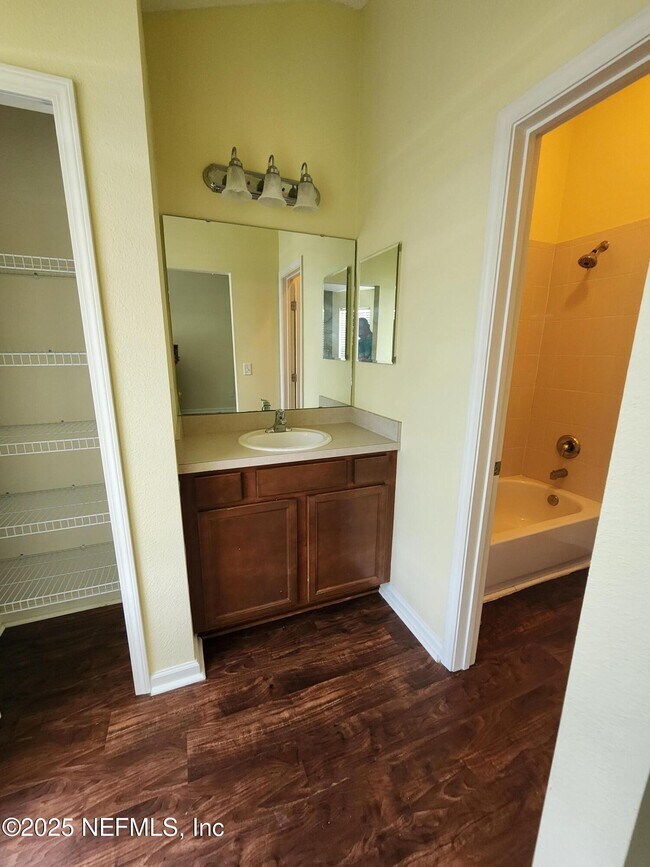 Building Photo - 490 Hopewell Dr