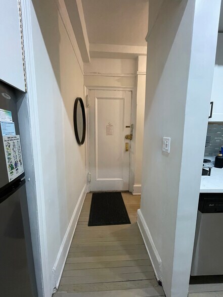 Building Photo - 50 W 106th St