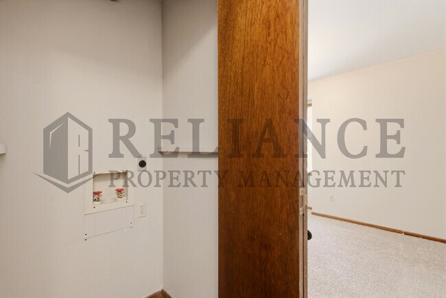 Building Photo - 7206-3 W Douglas Ave