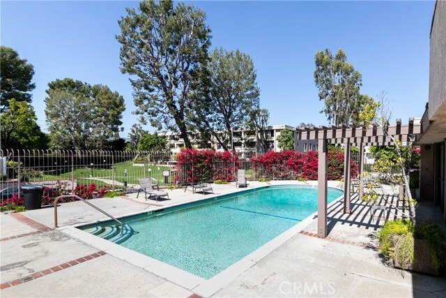 Building Photo - 15215 Magnolia Blvd